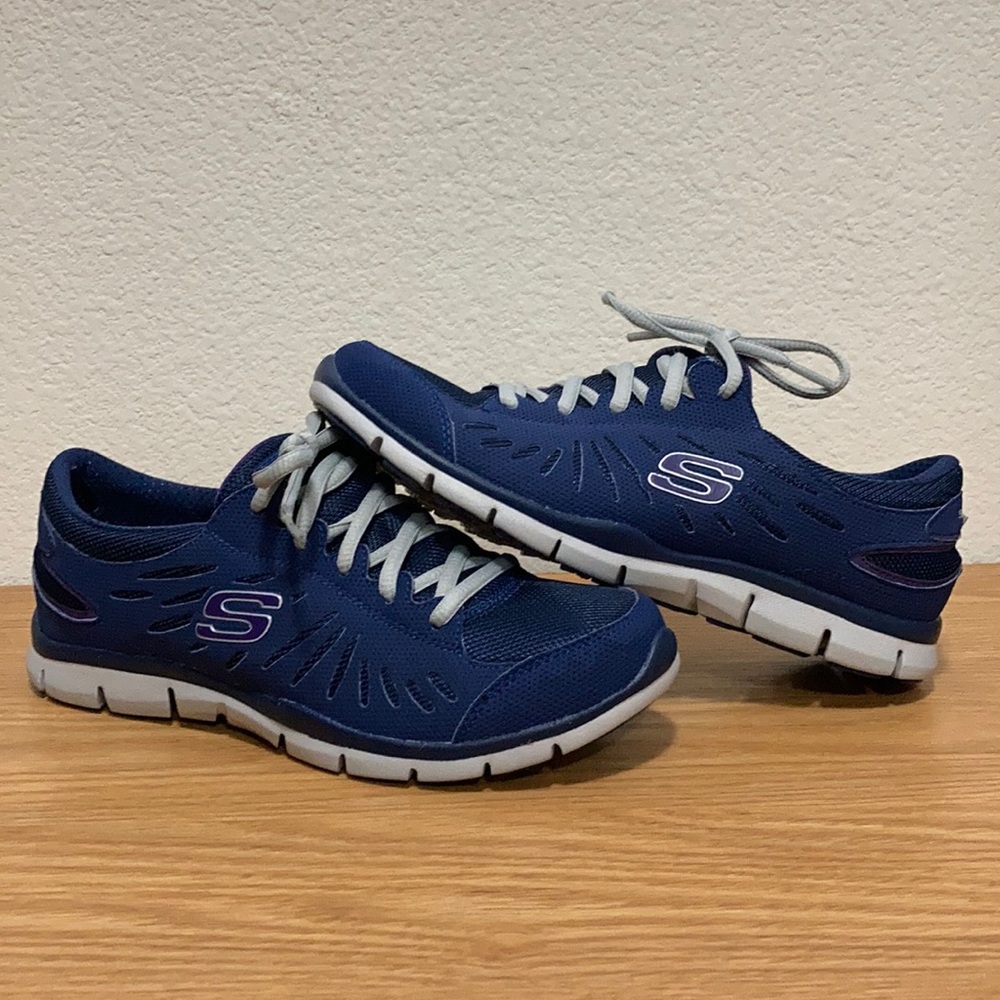 Sketchers Flex Walking Shoes.